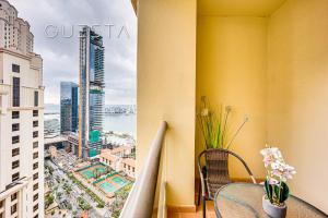 Nespecifikovaný výhled na destinaci Dubaj nebo výhled na město při pohledu z apartmánu