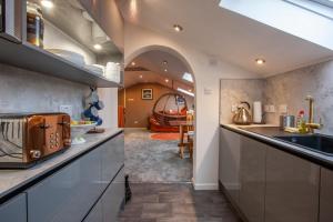 Foto dalla galleria di Premium 2nd floor 2 bed Apt sleeps 4 adults in Oban town a Oban