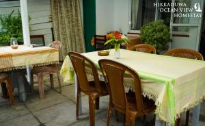 Restoran või mõni muu söögikoht majutusasutuses Hikkaduwa Ocean View Homestay