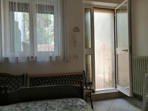 a bedroom with a bed and two windows and a bed sidx sidx sidx at Il Giardino della Nonna in Alberobello