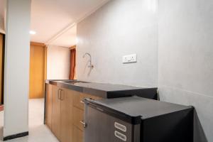 Η κουζίνα ή μικρή κουζίνα στο Hotel Kewal