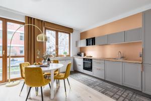 Kuchyňa alebo kuchynka v ubytovaní P&O Apartments Okrzei - Stara Praga + 6 fotografií