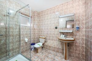 Koupelna v ubytování Pensiunea Ursuletul Paddington + 77 fotografií