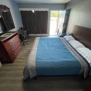 Säng eller sängar i ett rum på Reed Motel Nashville