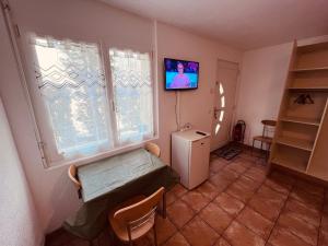 a room with a small room with a tv and a shelf at Gîte la Cigale in Saxon
