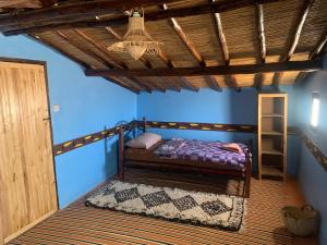Postel nebo postele na pokoji v ubytování Desert Tours & Camp Chraika