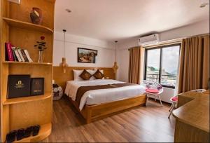 Postel nebo postele na pokoji v ubytování Beautiful Sapa Hotel + 37 fotografií