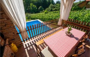 a table and chairs on a balcony with a fence at Awesome Home In Velika Buna With Wifi in Velika Buna