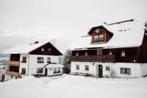 a house with snow on the roof of it at Stockreiter vulgo Grillschmied in Murau