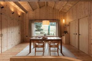 a dining room with a wooden table and chairs at Chalet en la motaña in La Molina