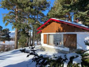 Chalet en la montaña v zimě + 9 fotografií