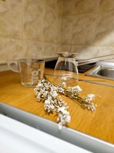 a bunch of flowers sitting on top of a kitchen counter at Moon Bijeljina - stan na dan in Bijeljina