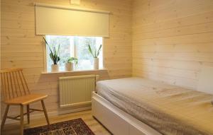 En eller flere senge i et værelse på Gorgeous Home In Osby With Wifi