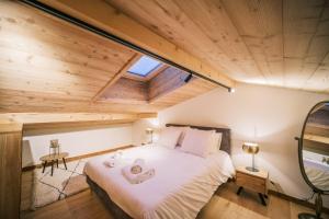 Postel nebo postele na pokoji v ubytování Loft Zodiak -Centre Ville , 5 Chambres+ Vue