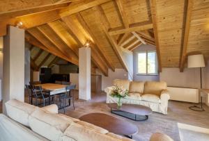 a living room with a couch and a table at Residence Via Di Francia in Arenzano