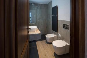 Koupelna v ubytování Residence Via Di Francia + 32 fotografií