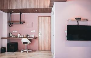 TV a/nebo společenská místnost v ubytování Flower Garden B&B