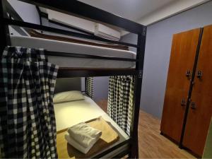 Poschodová posteľ alebo postele v izbe v ubytovaní Arun Old Town