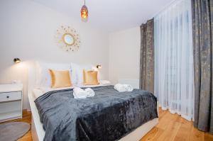 Posteľ alebo postele v izbe v ubytovaní InPoint Spacious Apartments near Main Square & Kazimierz District