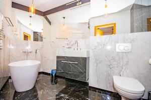 Kúpeľňa v ubytovaní InPoint Spacious Apartments near Main Square & Kazimierz District