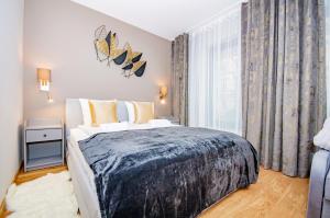 Posteľ alebo postele v izbe v ubytovaní InPoint Spacious Apartments near Main Square & Kazimierz District