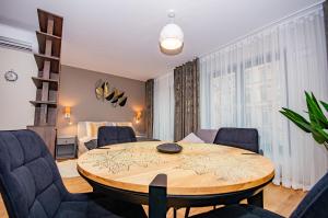Posedenie v ubytovaní InPoint Spacious Apartments near Main Square & Kazimierz District