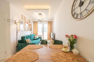 Posedenie v ubytovaní Horyzont Apartamenty - Kapitański Mostek- BLISKO PORTU- Śniadania