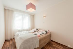 Posteľ alebo postele v izbe v ubytovaní Horyzont Apartamenty - Osiedle Bursztynowe