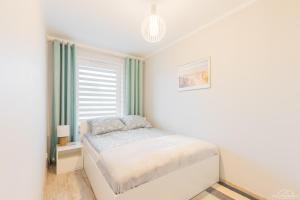 Posteľ alebo postele v izbe v ubytovaní Horyzont Apartamenty - Osiedle Bursztynowe