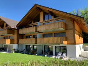 uma imagem de uma casa em Büelbad - Relax Holiday Apartment em Kandersteg