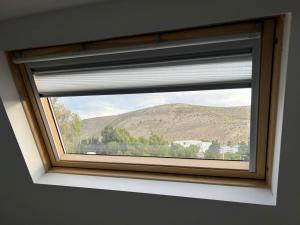a window in a room with a mountain view at Las Maras Apart. in Rada Tilly