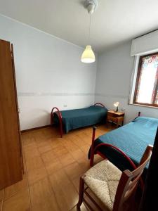 Cama ou camas em um quarto em Appartamento nel centro di Sant'Antioco
