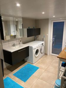 A bathroom at Our Lily House, een gezellig familiehuis in rustige omgeving