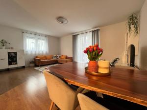 a living room with a wooden table with flowers on it at Ferienwohnung Natur in Balingen