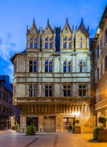 an old building in the middle of a street at Le Plouf des Gargouilles in Onet le Château