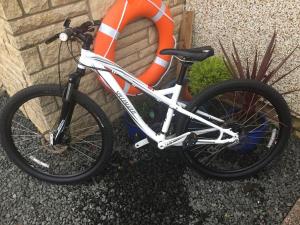 Gallery image of Honeysuckle-Peaceful Scottish Cottage with Hot Tub in Airdrie