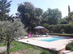 Fotografia z galérie ubytovania Petite maison au calme dans un écrin de verdure v destinácii Vidauban
