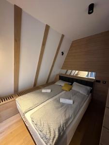 Tempat tidur dalam kamar di Ski & Relax Apartment Bjelašnica