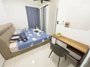 8 Pax at Monorial Station Near PWTC HKL KLCC IJM Sunway Putra Mall TRA263A