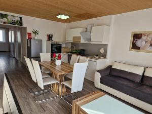 Kuchnia lub aneks kuchenny w obiekcie Apartment St. Pölten