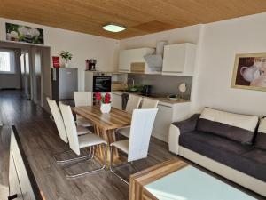 Kuchnia lub aneks kuchenny w obiekcie Apartment St. Pölten