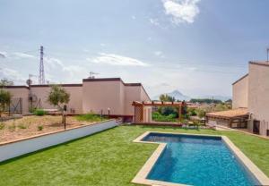 Bazén v ubytování Villa Laura nebo v jeho okolí