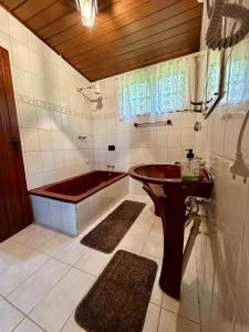 A bathroom at Casa de Campo Vizinha da Lua