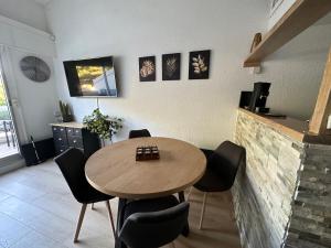 Fotografia z galérie ubytovania Duplex meublé avec terrasse dans résidence avec piscine v destinácii Cap d'Agde