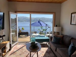 A seating area at Lago Vichuquen