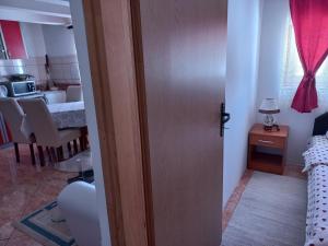Cucina o angolo cottura di Apartmani Sobe Sljivancanin