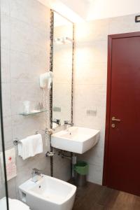 Koupelna v ubytování Hotel Lafayette