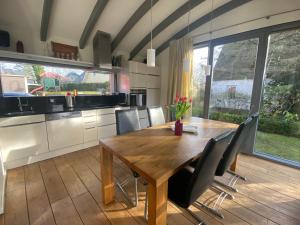 a kitchen and dining room with a wooden table and chairs at Casa Manfredi in Prerow