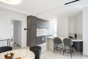 O bucătărie sau chicinetă la 360 Nicosia - 2 bedrooms Luxury Residence