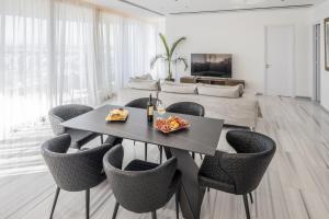Uma área de estar em 360 Nicosia-3 bedrooms Exclusive Panoramic View Residence